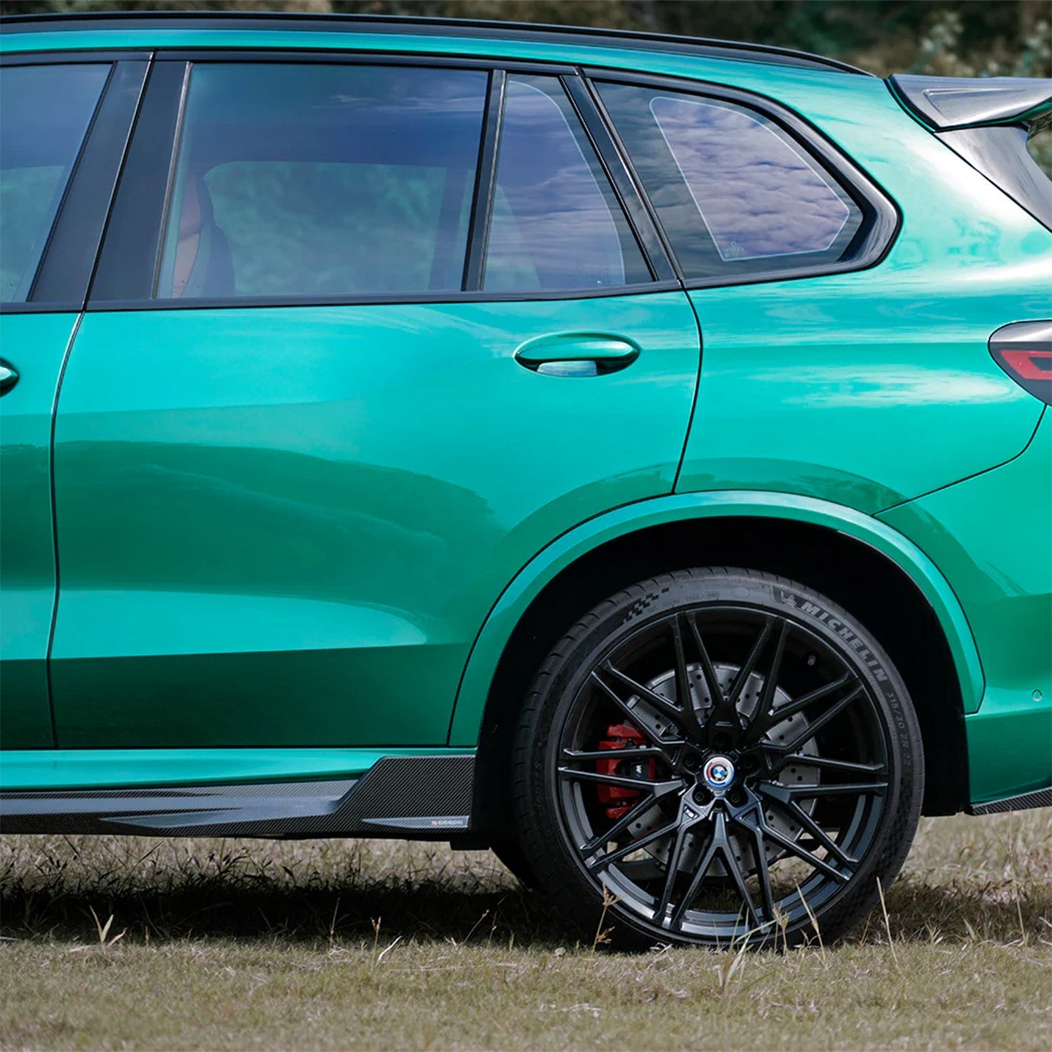 SooQoo BMW F95 X5M LCI Side Skirts In Gloss Carbon Fibre