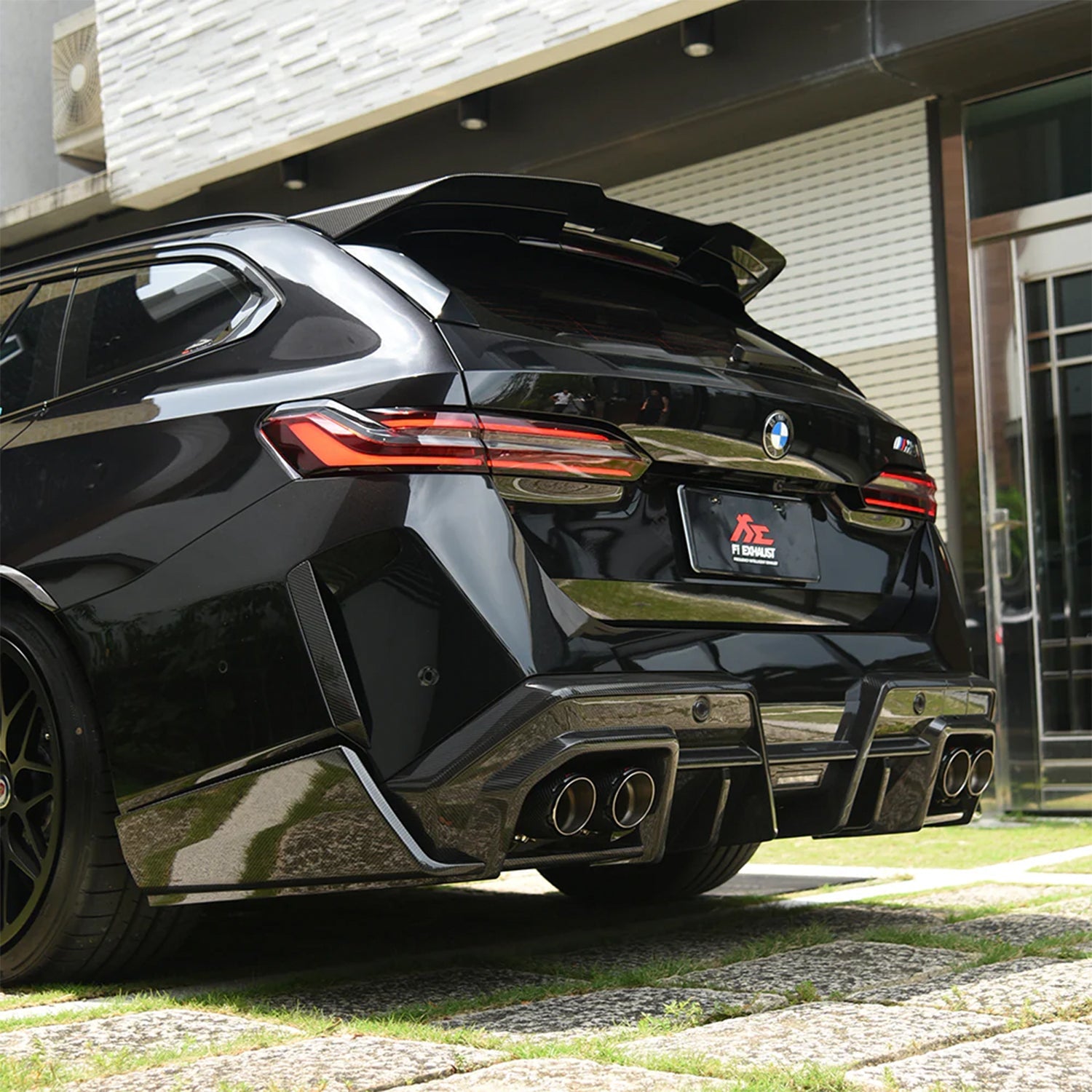 SooQoo BMW G99 M5 Touring Roof Spoiler In Gloss Carbon Fibre